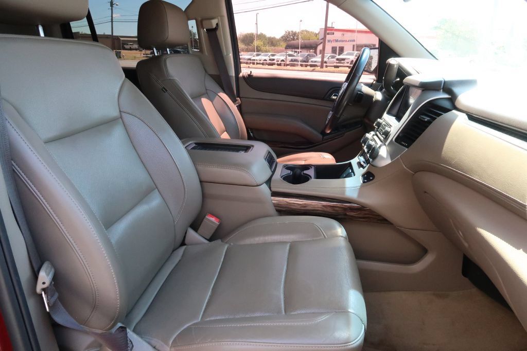 Used 2017 GMC Yukon XL SLT w/ Open Road Package AWD/4WD image 9