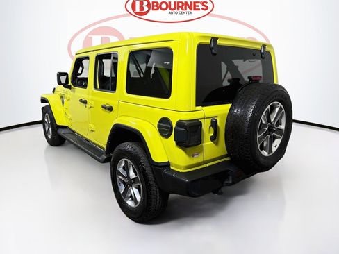 Used 2022 Jeep Wrangler Unlimited Sahara w/ Dual Top Group AWD/4WD image 9