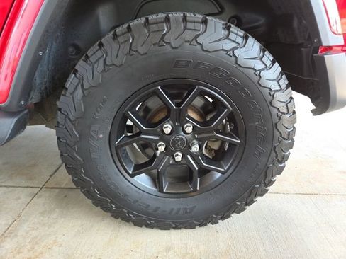 Used 2019 Jeep Wrangler Unlimited Sahara w/ Dual Top Group AWD/4WD image 68