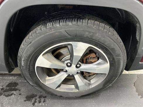 Used 2019 Jeep Cherokee Limited AWD/4WD image 8