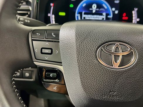 Used 2026 Toyota Camry SE FWD image 18
