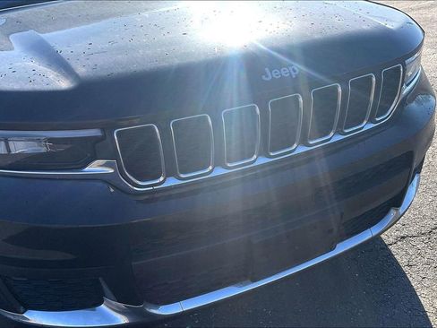 Used 2023 Jeep Grand Cherokee L Laredo image 34