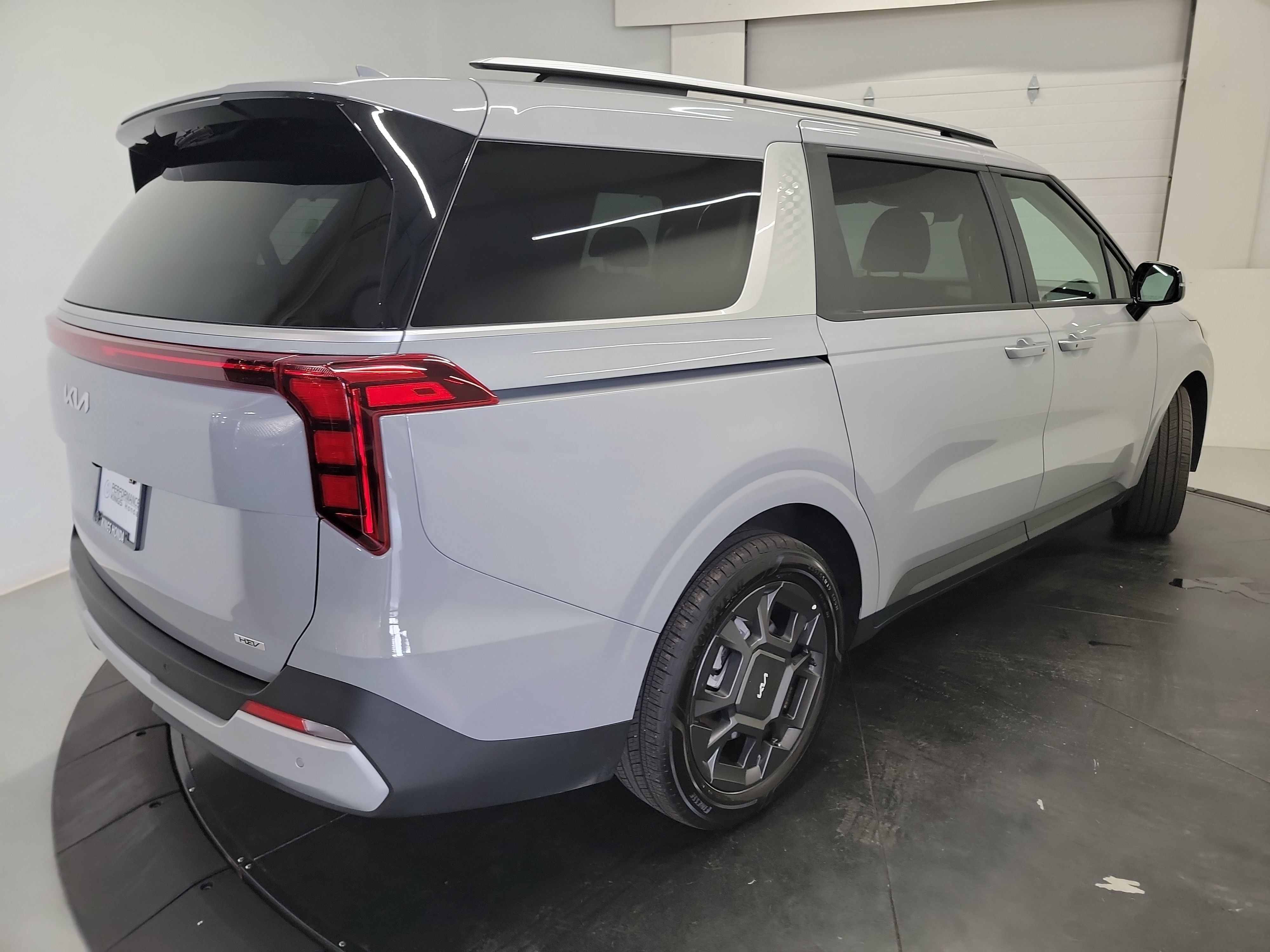Used 2026 Kia Carnival EX FWD image 9
