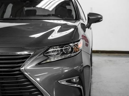 Used 2016 Lexus ES 350 w/ Premium Package w/Wood Trim FWD image 42