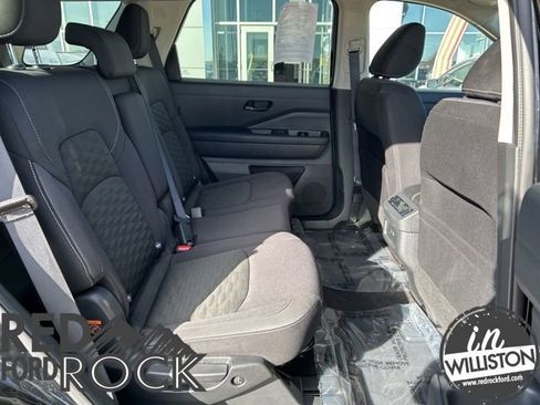 Used 2024 Nissan Pathfinder SV AWD/4WD image 18