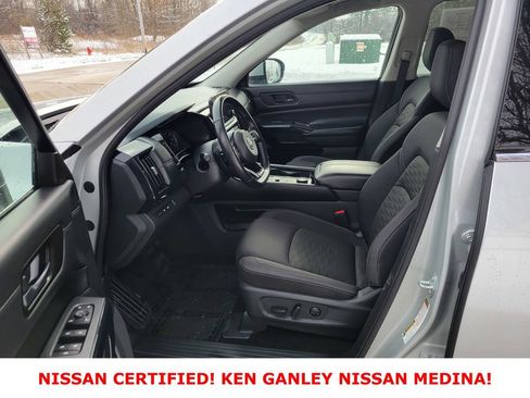 Certified 2025 Nissan Pathfinder SV image 38