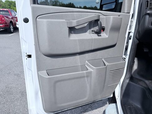 Used 2021 GMC Savana 2500 w/ Driver Convenience Package RWD image 31