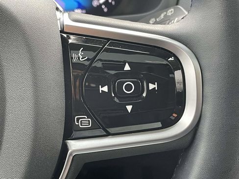 Used 2025 Volvo XC90 B6 Ultra w/ Protection Package Premier image 12