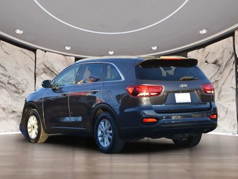 Used 2019 Kia Sorento FWD V6 w/ LX V6 Convenience Package image 11