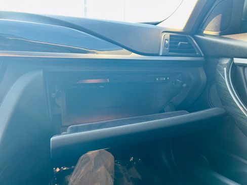 Used 2018 BMW 320i xDrive Sedan w/ Premium Package image 34