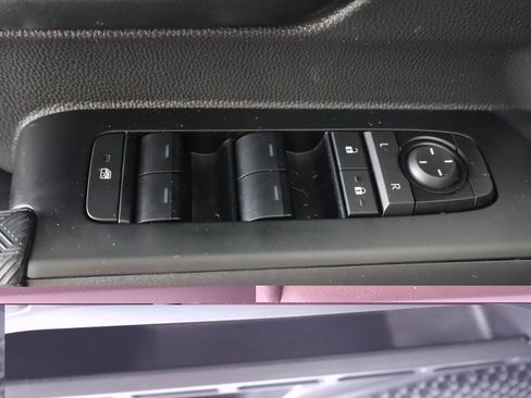 Used 2025 Toyota Tacoma SR AWD/4WD image 13