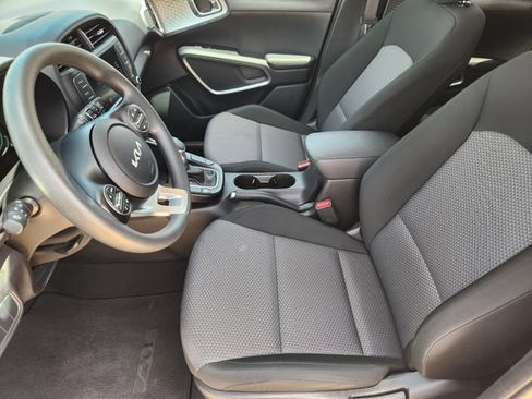 Certified 2025 Kia Soul LX w/ LX Technology Package FWD image 13
