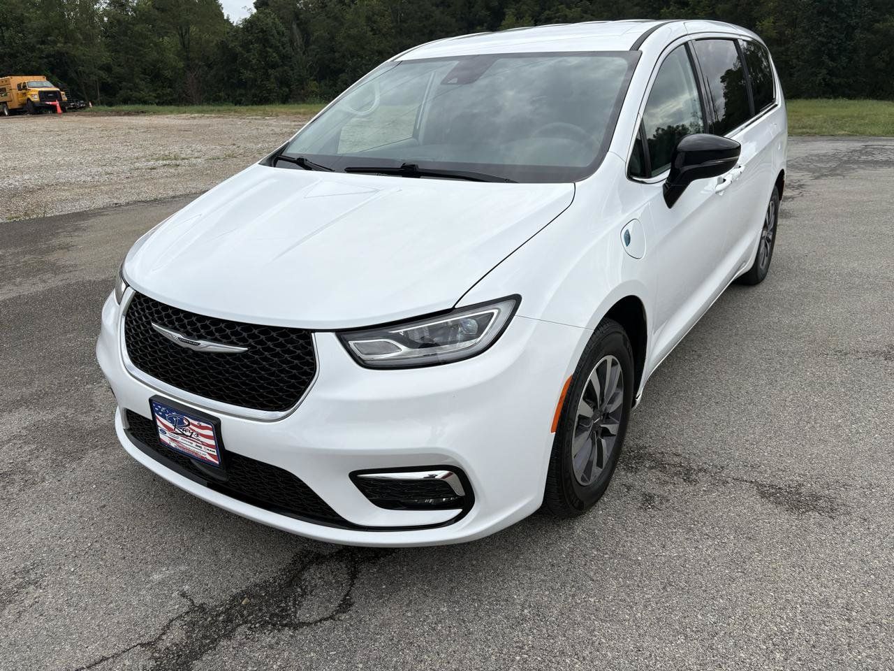 Used 2024 Chrysler Pacifica Limited FWD image 7
