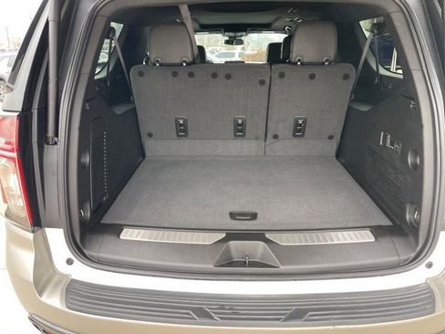 Used 2024 Chevrolet Suburban Z71 w/ Luxury Package image 18