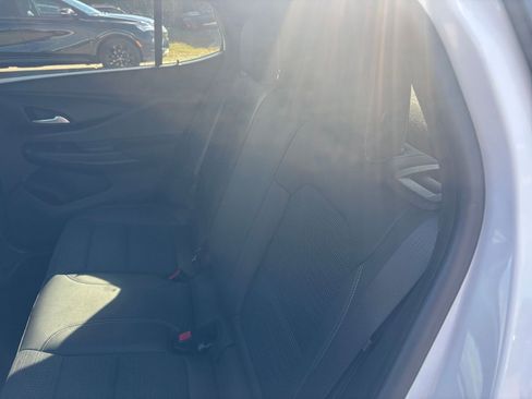 Used 2025 Buick Envista Preferred image 34