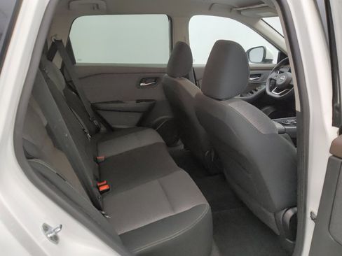 Used 2022 Nissan Rogue SV AWD/4WD image 19