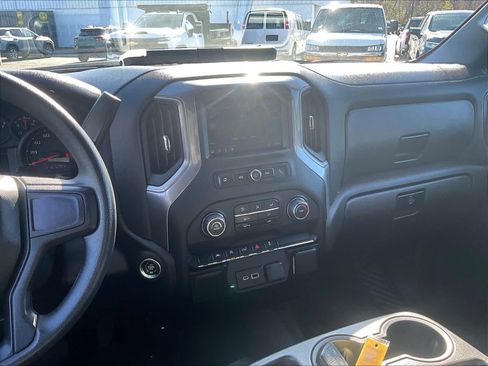 Used 2023 Chevrolet Silverado 1500 Custom image 17