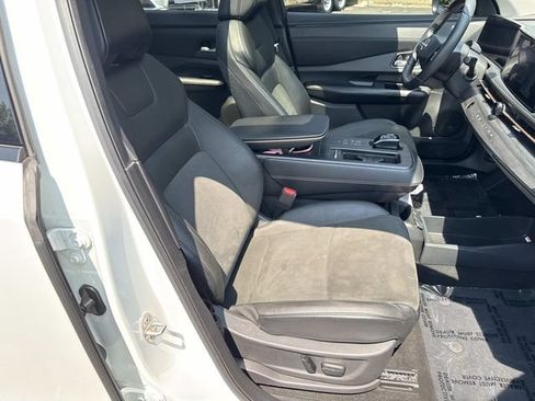 Used 2023 Nissan Ariya FWD image 9