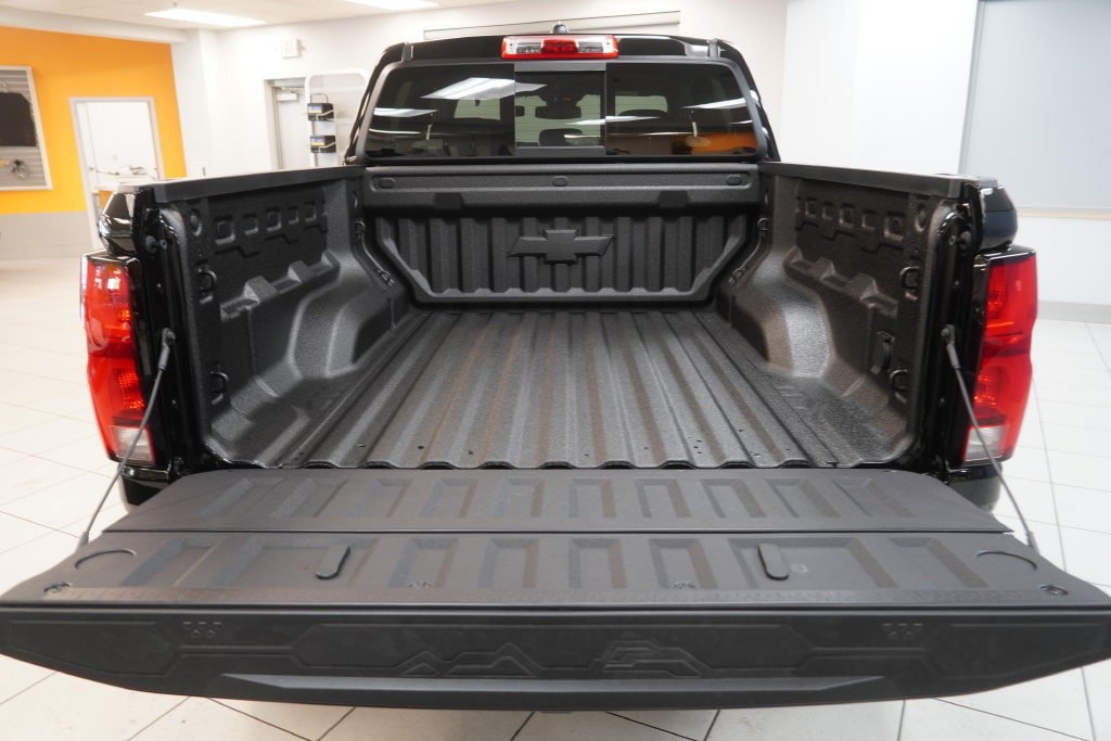 New 2026 Chevrolet Colorado ZR2 w/ Technology Package AWD/4WD image 11