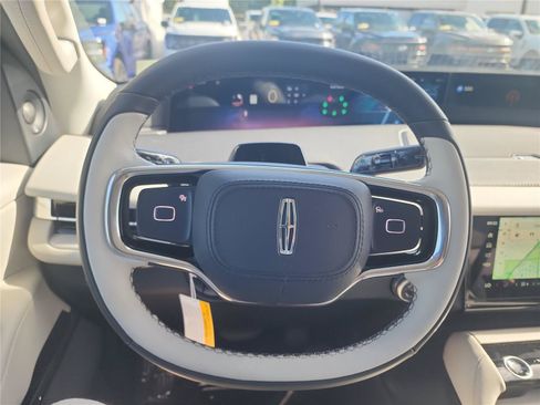 New 2026 Lincoln Navigator Premiere AWD/4WD image 30