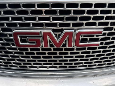 Used 2016 GMC Yukon Denali w/ Open Road Package AWD/4WD image 11