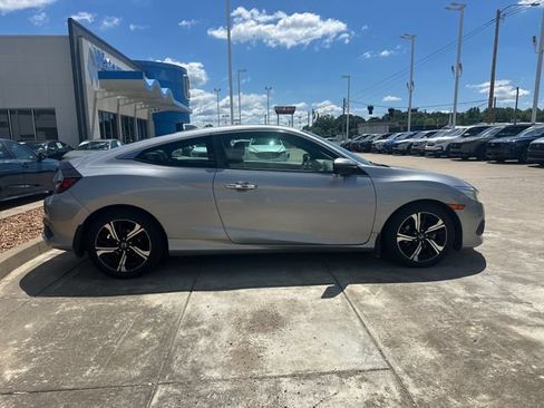 Used 2018 Honda Civic Touring image 6
