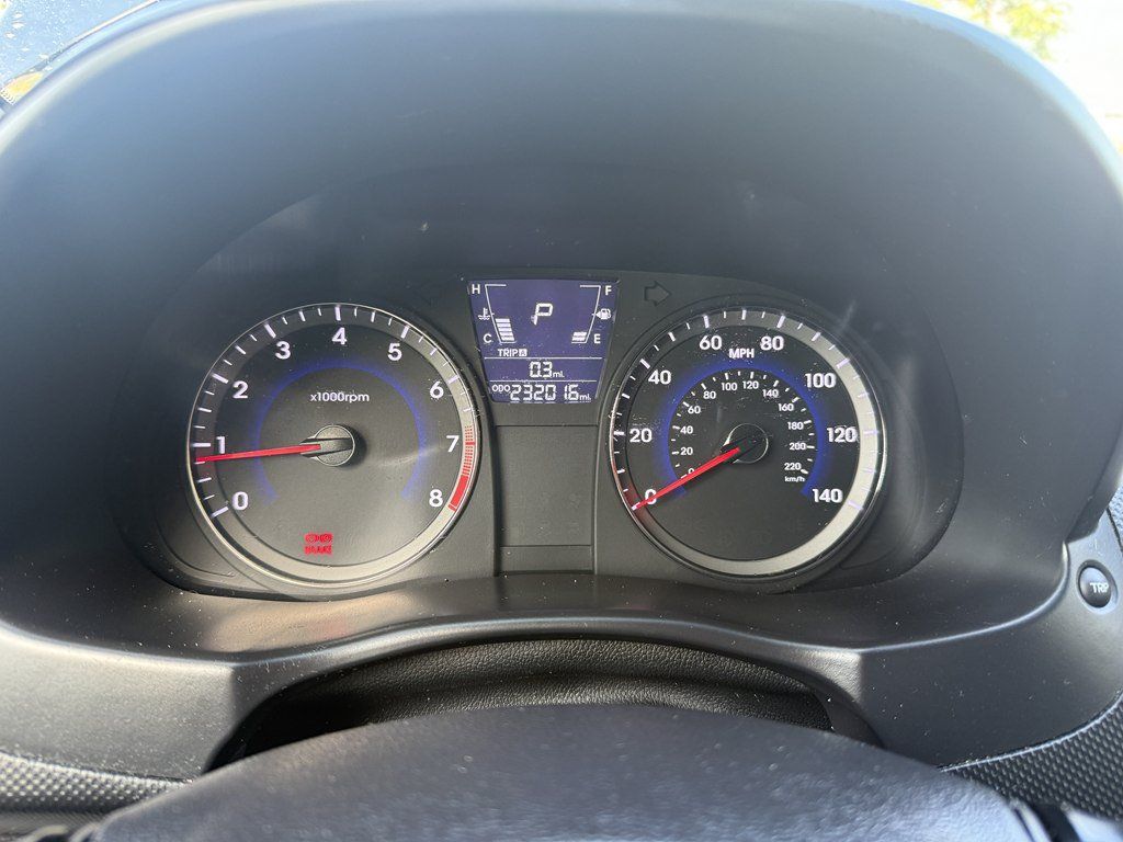 Used 2013 Hyundai Accent SE FWD image 17