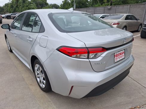 Used 2026 Toyota Corolla LE FWD image 4
