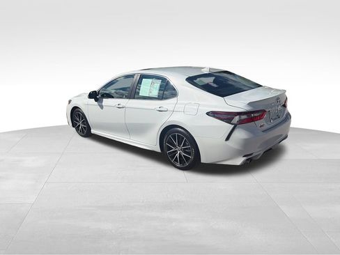 Used 2023 Toyota Camry SE w/ Cold Weather Package FWD image 4