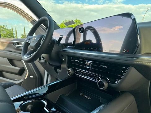 New 2026 Chevrolet Suburban LT w/ Comfort Package AWD/4WD image 31