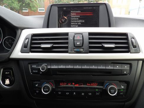 Used 2015 BMW 320i xDrive Sedan image 25