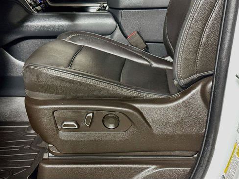 Used 2022 GMC Yukon XL Denali AWD/4WD image 18