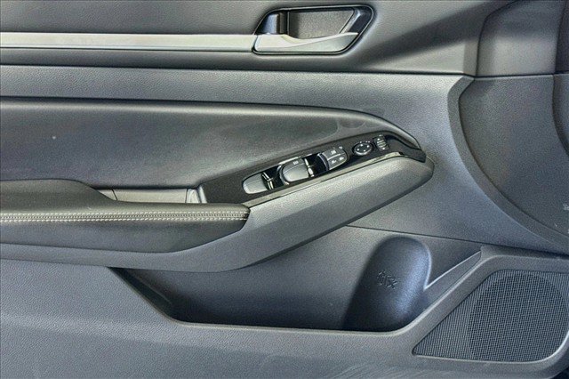 Used 2023 Nissan Altima 2.5 SV AWD/4WD image 16