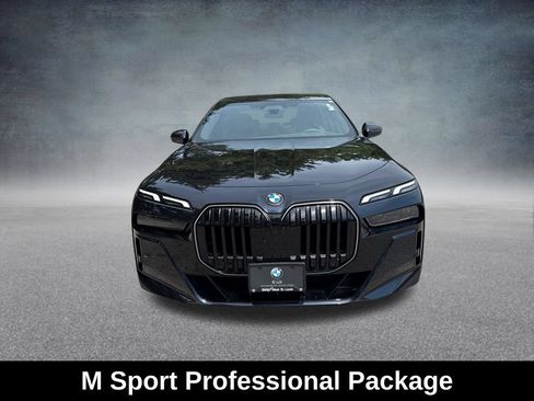 Used 2024 BMW 740i xDrive AWD/4WD image 10