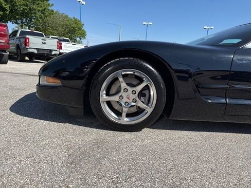 Used 2004 Chevrolet Corvette Convertible w/ Preferred Equipment Group RWD image 34