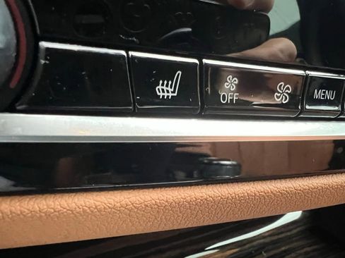 Used 2023 BMW 540i xDrive w/ Convenience Package image 42