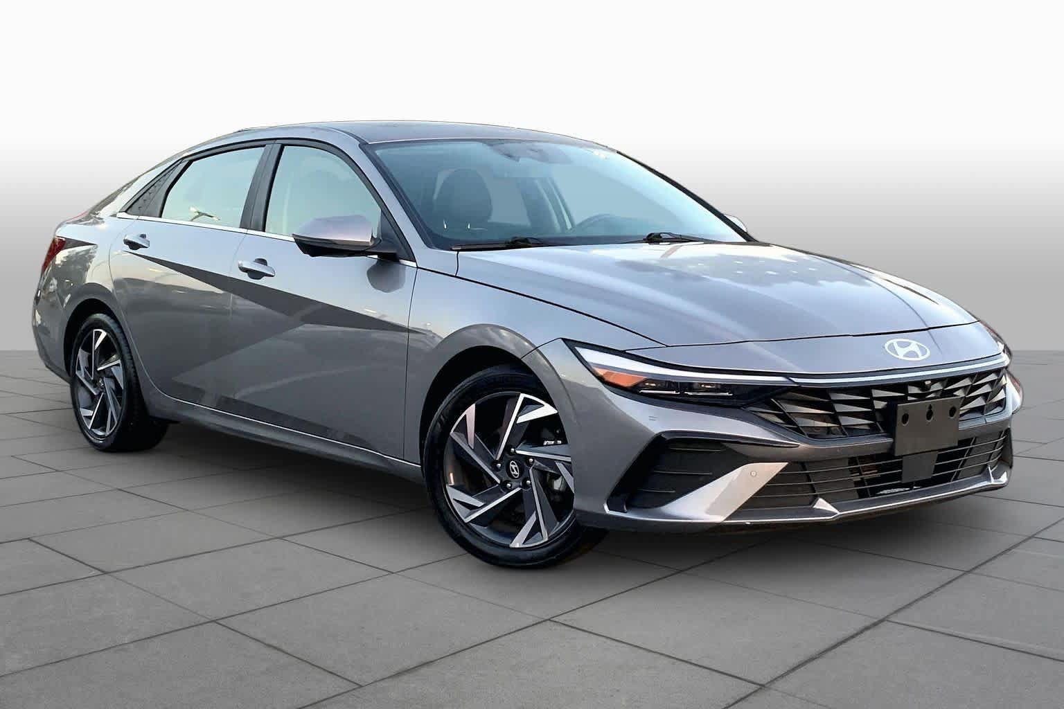 Used 2024 Hyundai Elantra Limited FWD image 3