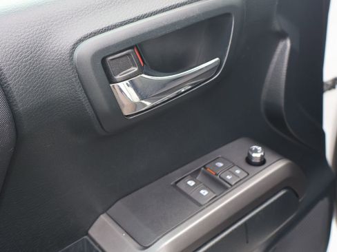 Used 2017 Toyota Tacoma TRD Sport w/ Premium & Technology Package image 21