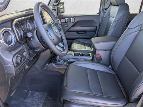 New 2026 Jeep Gladiator Sahara image 4