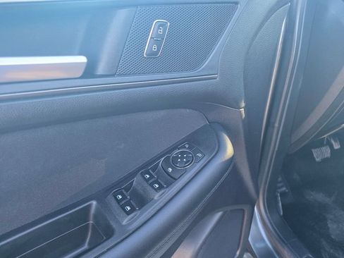 Used 2019 Ford Edge SE image 11