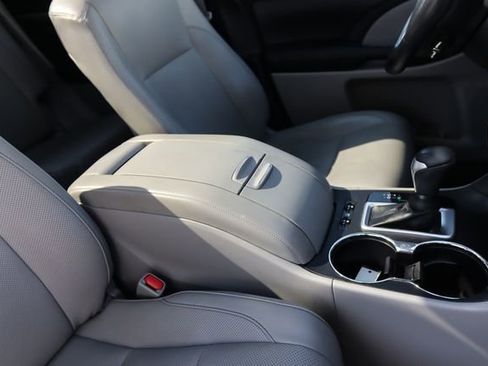 Used 2018 Toyota Highlander Limited Platinum image 61