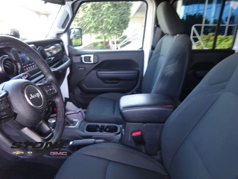 Used 2022 Jeep Gladiator Sport AWD/4WD image 14