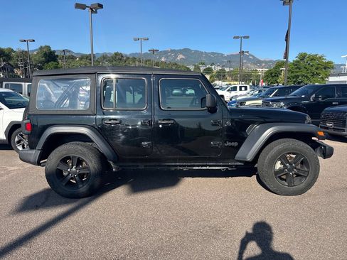 Used 2018 Jeep Wrangler Unlimited Sport AWD/4WD image 4