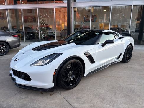 Used 2015 Chevrolet Corvette Z06 w/ 3LZ Preferred Equipment Group image 4