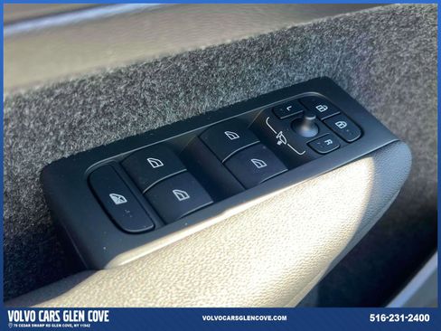 Certified 2025 Volvo XC40 B5 Plus w/ Climate Package image 17