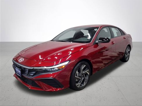 Certified 2025 Hyundai Elantra Sport image 2