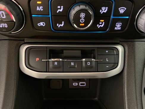 Used 2023 GMC Acadia SLT w/ Preferred Package AWD/4WD image 19