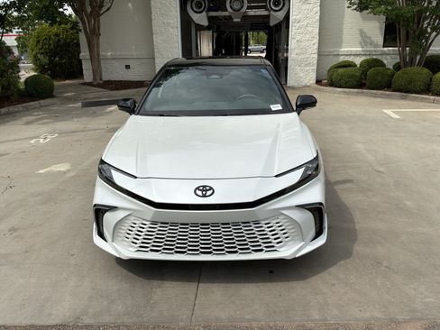 Used 2025 Toyota Camry XSE FWD image 3