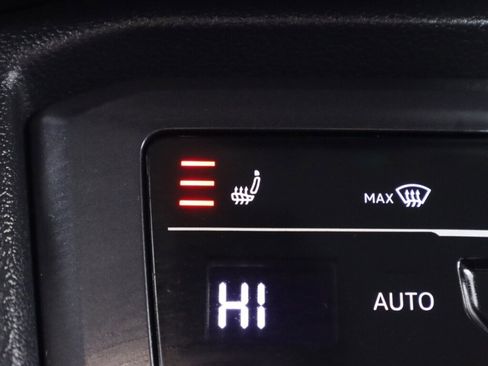 Used 2022 Volkswagen Tiguan SE image 23