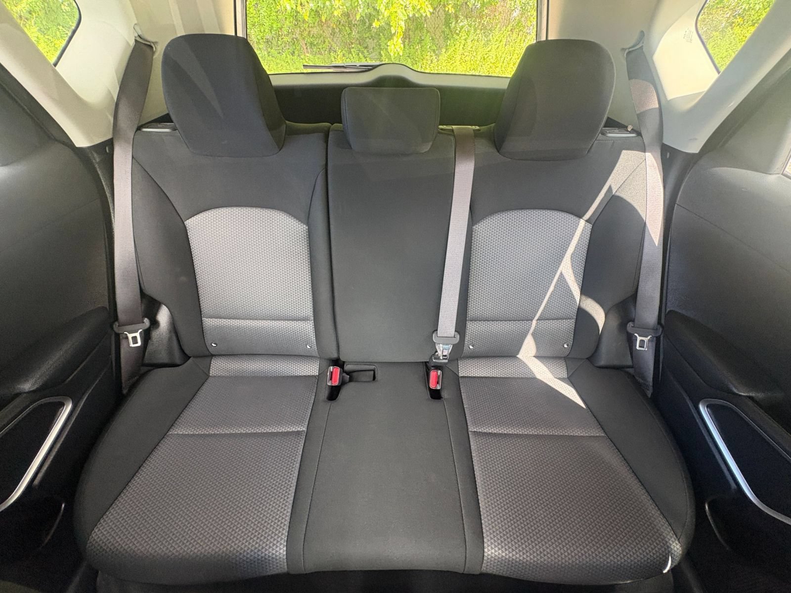 Used 2025 Kia Soul LX w/ LX Technology Package FWD image 33